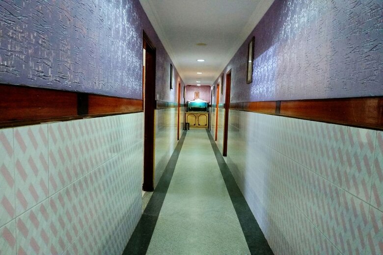 Hotel Oyo 10435 Star Deluxe Lodge