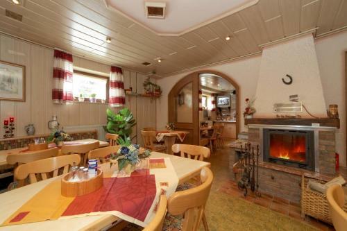 Hostal Pension Und Ferienwohnungen K�nig