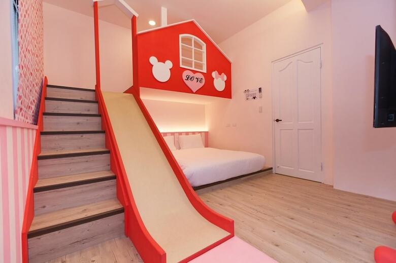 Bed & Breakfast Dream Out Of Eggs And Children
