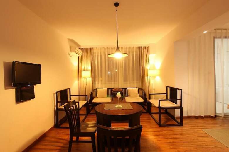 XI Hotel