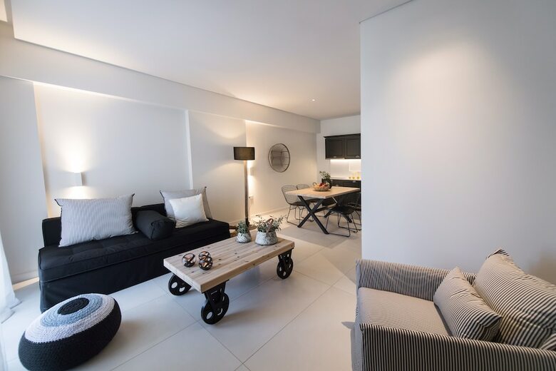 Hotel Crystal Waters