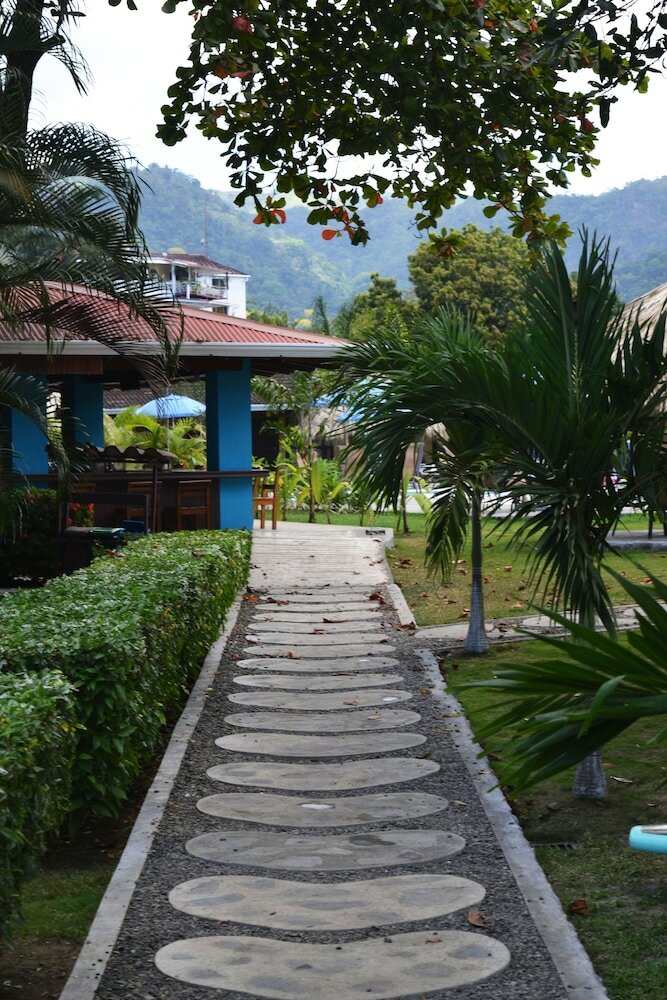 Hotel Beach Break Resort
