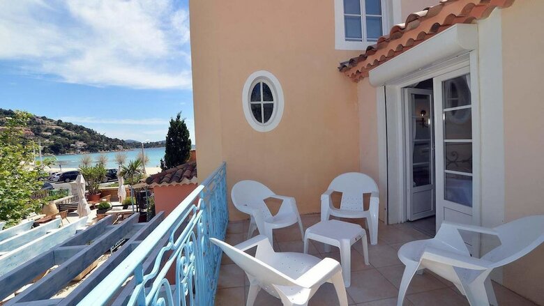 Hotel H�tel Les Flots Bleus