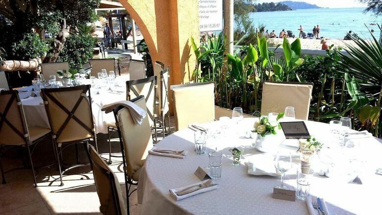 Hotel H�tel Les Flots Bleus