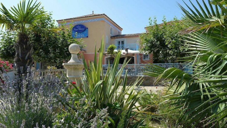Hotel H�tel Les Flots Bleus