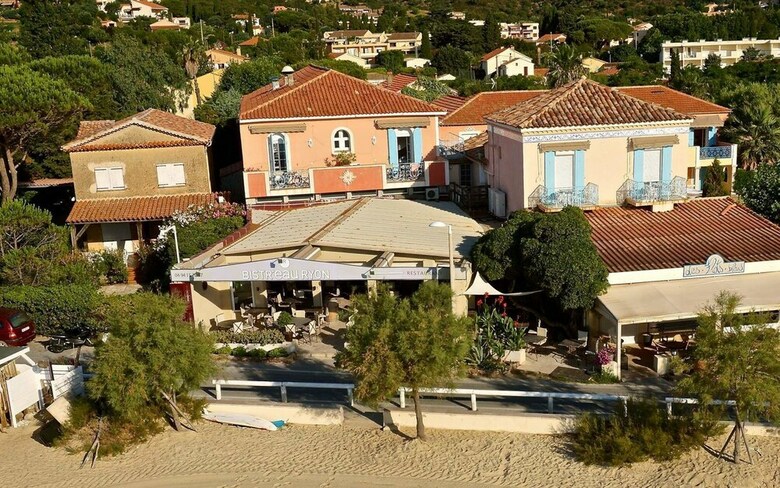Hotel H�tel Les Flots Bleus