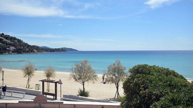 Hotel H�tel Les Flots Bleus