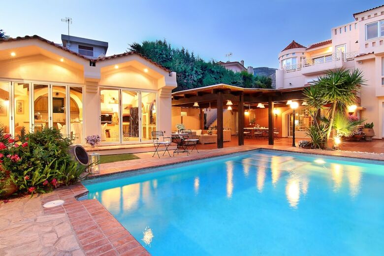 Villa Oasis Pool House