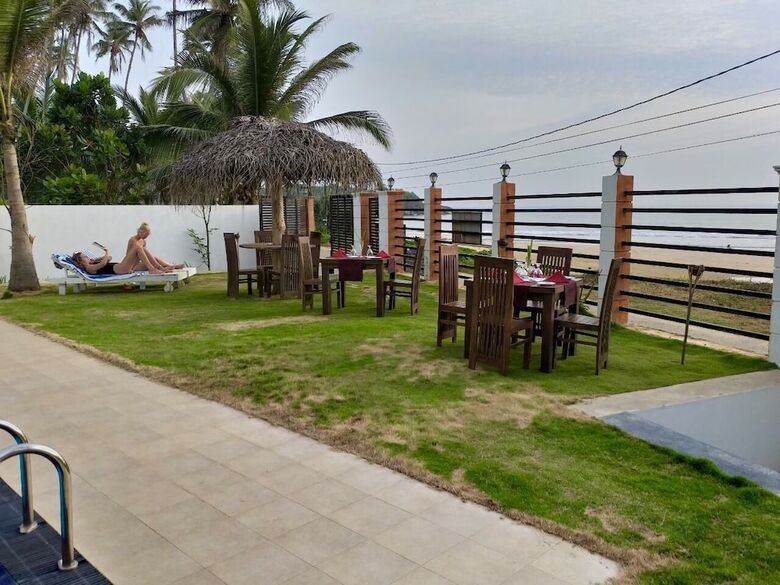 Hotel Crystal Resort Dickwella