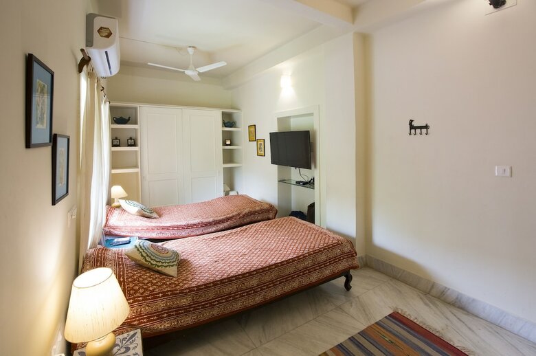 Hotel 5/4 - Calcutta's Freshest Bnb