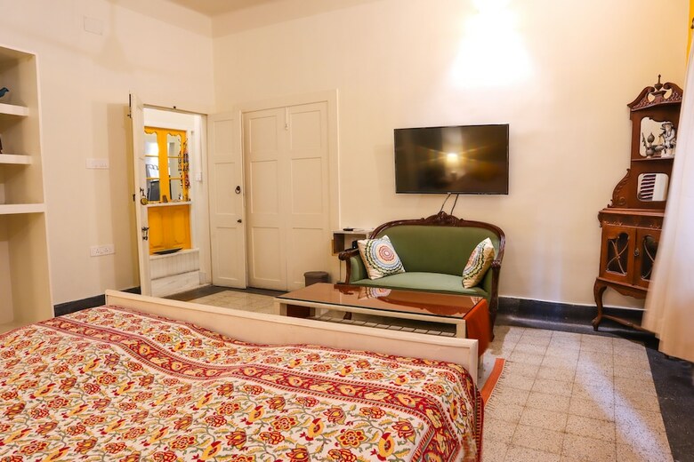 Hotel 5/4 - Calcutta's Freshest Bnb
