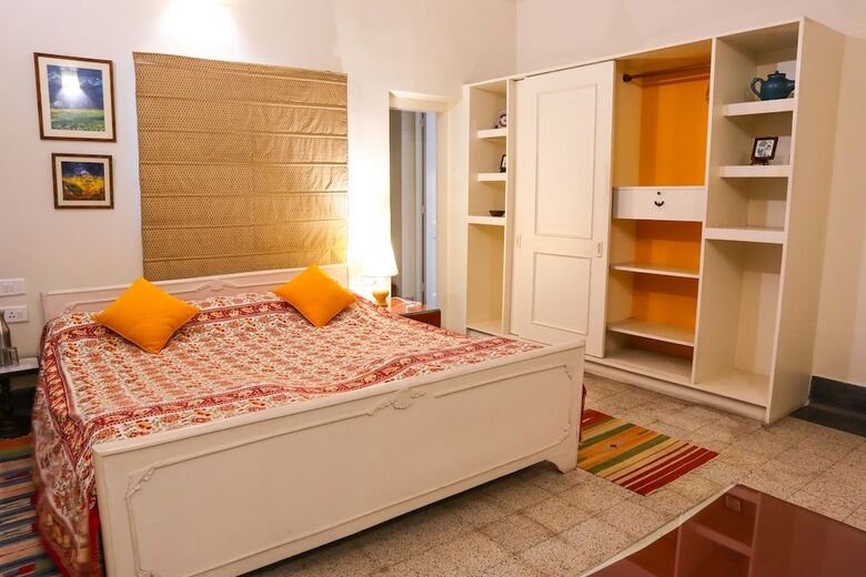 Hotel 5/4 - Calcutta's Freshest Bnb