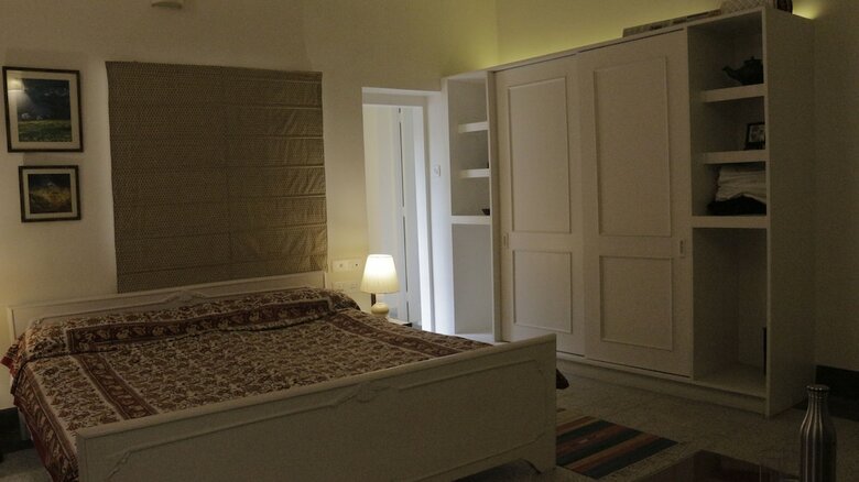 Hotel 5/4 - Calcutta's Freshest Bnb