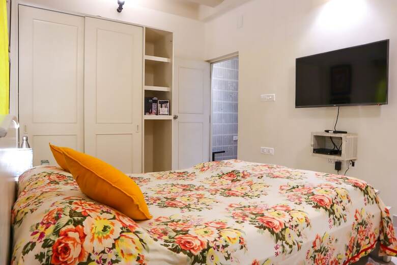 Hotel 5/4 - Calcutta's Freshest Bnb