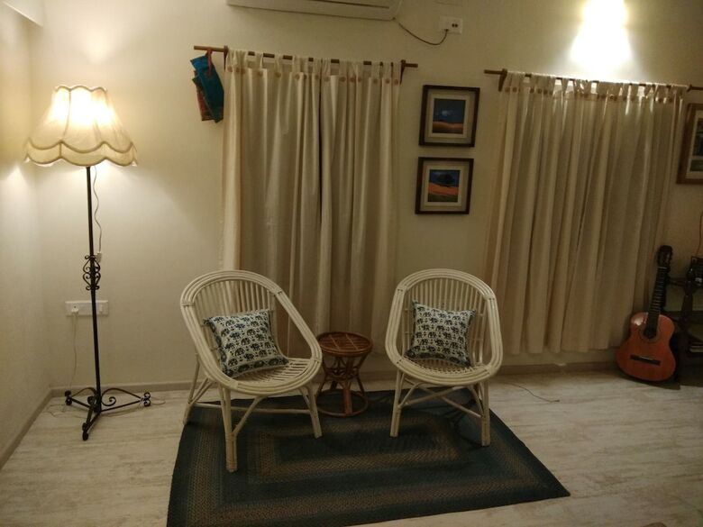 Hotel 5/4 - Calcutta's Freshest Bnb