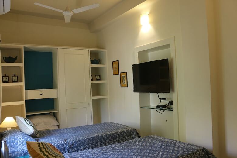 Hotel 5/4 - Calcutta's Freshest Bnb