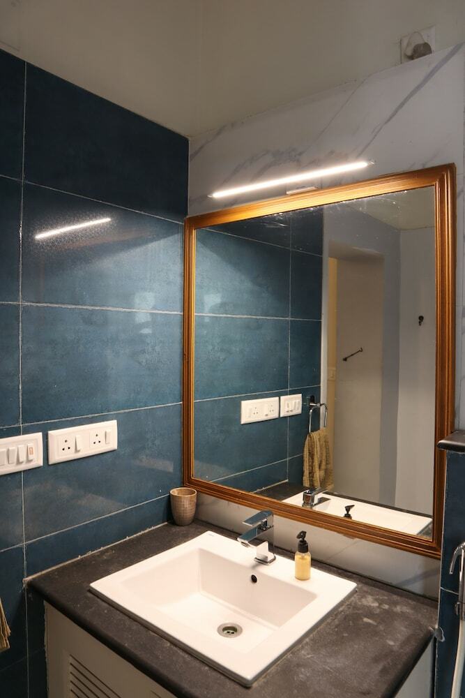 Hotel 5/4 - Calcutta's Freshest Bnb
