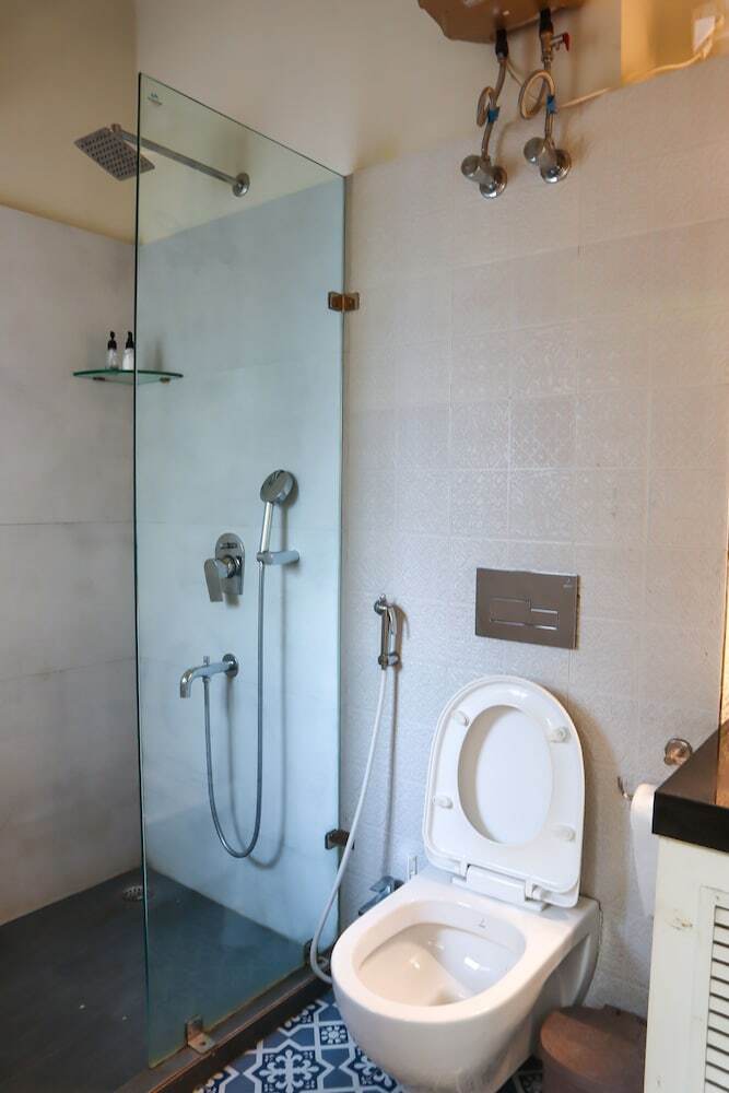 Hotel 5/4 - Calcutta's Freshest Bnb