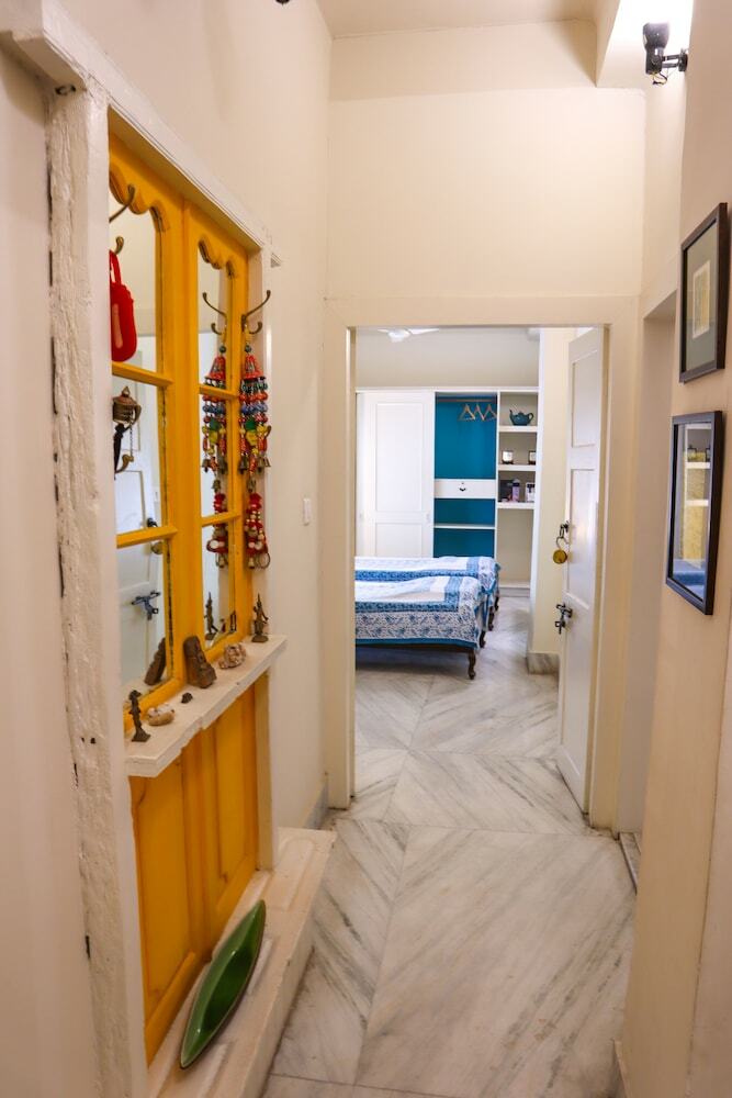 Hotel 5/4 - Calcutta's Freshest Bnb