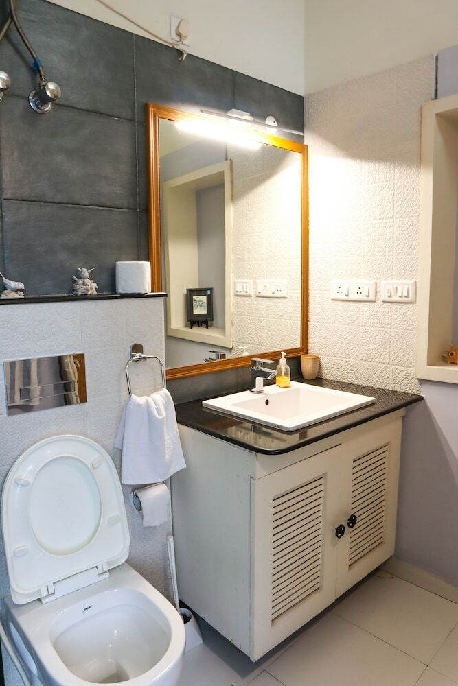 Hotel 5/4 - Calcutta's Freshest Bnb