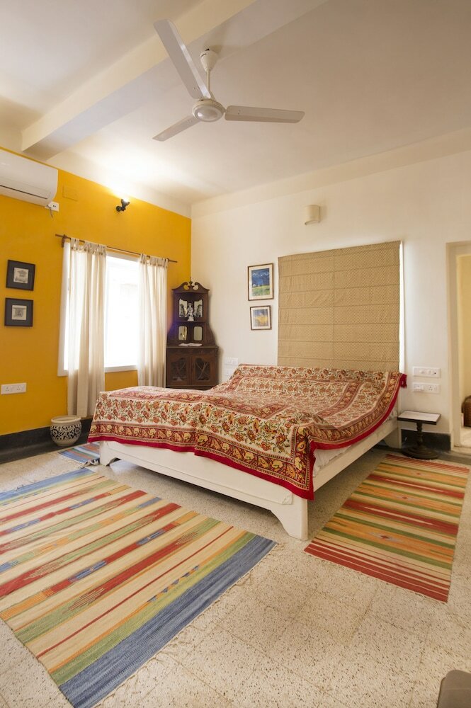 Hotel 5/4 - Calcutta's Freshest Bnb