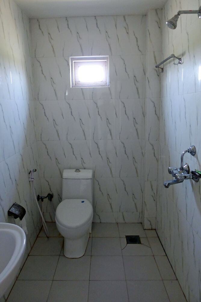 Hotel Tharu Mahal