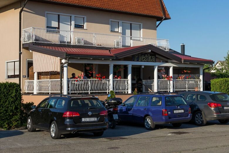 Hotel Rooms Ple?ka Zagreb Airport
