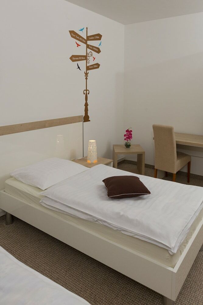 Hotel Rooms Ple?ka Zagreb Airport
