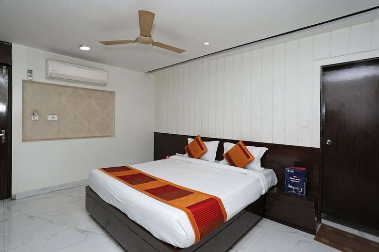 Oyo 10277 Hotel Delux Golden