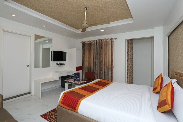 Oyo 10277 Hotel Delux Golden