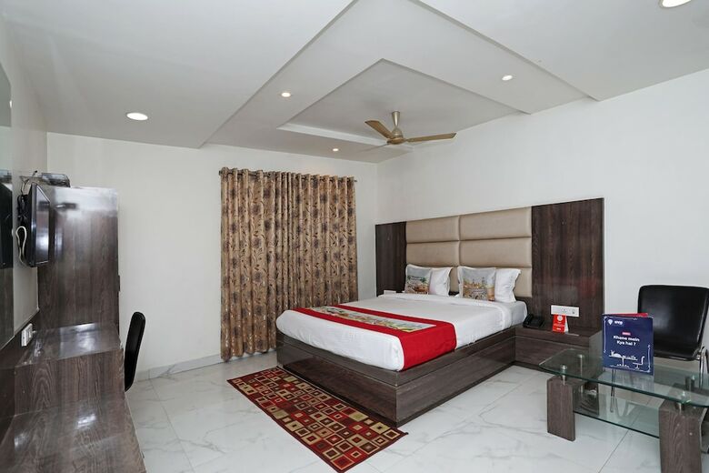 Oyo 10277 Hotel Delux Golden