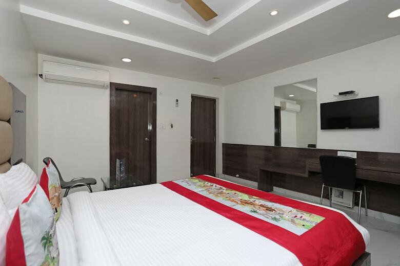 Oyo 10277 Hotel Delux Golden
