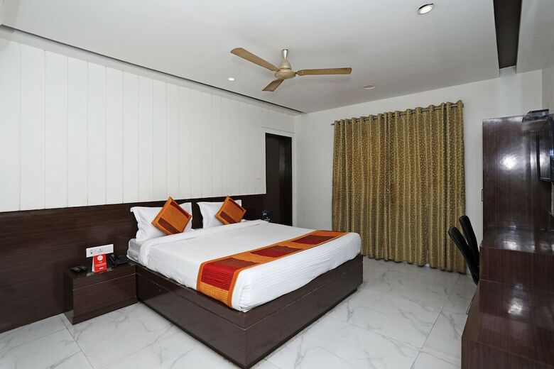 Oyo 10277 Hotel Delux Golden