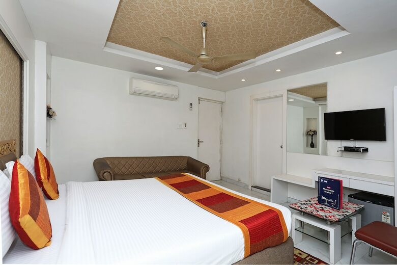 Oyo 10277 Hotel Delux Golden