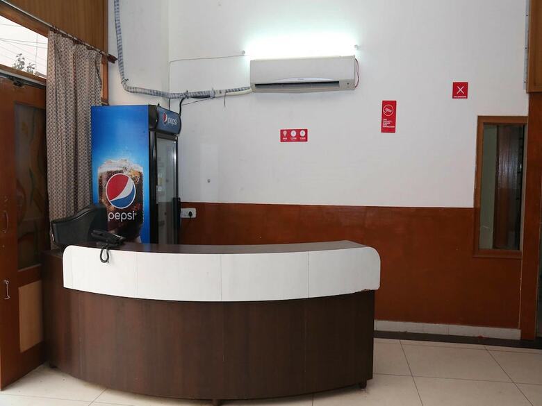 Oyo 7609 Hotel Dolphin