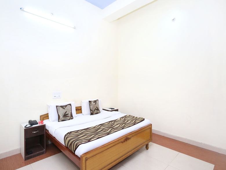 Oyo 7609 Hotel Dolphin