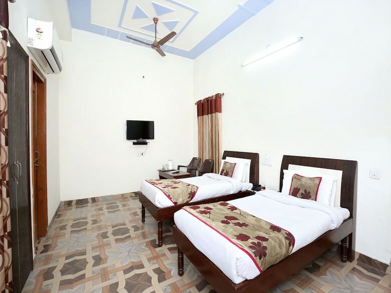 Oyo 7609 Hotel Dolphin
