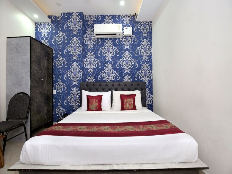 Oyo 7100 Hotel Crossroads