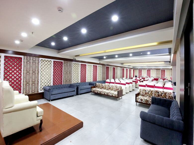 Oyo 7100 Hotel Crossroads