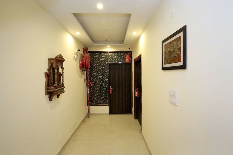 Oyo 10145 Hotel Jk
