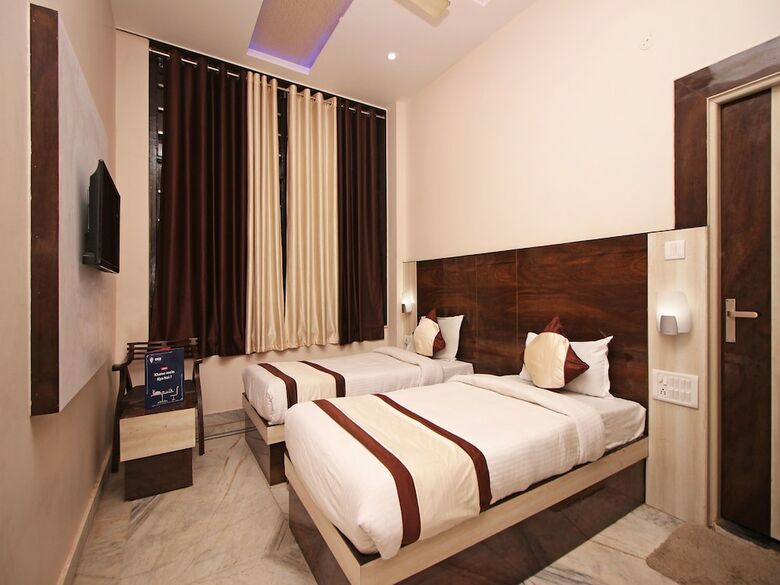 Oyo 3202 Hotel Gayatri Residency