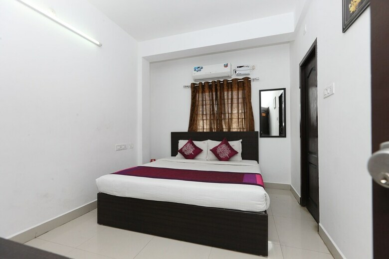 Hotel Oyo 4357 The Mangrove Wood Residency