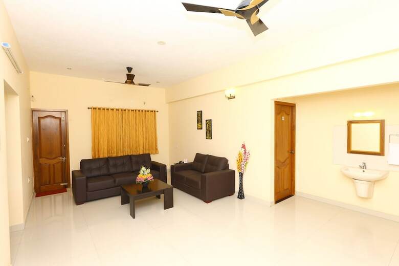 Oyo 2612 Hotel Fiesta House