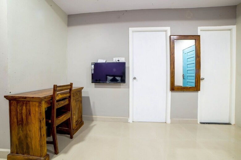 Hotel Oyo 6375 Perungudi
