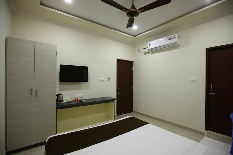 Hotel Oyo 8446 Bouvana Residency