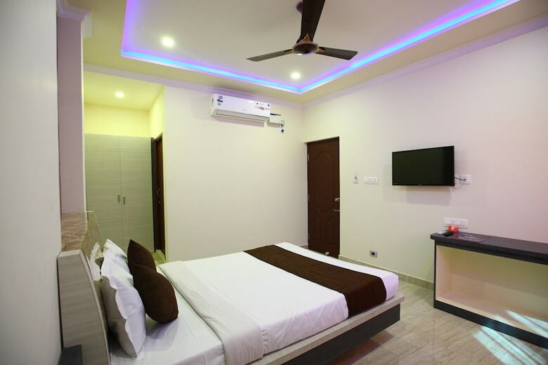 Hotel Oyo 8446 Bouvana Residency