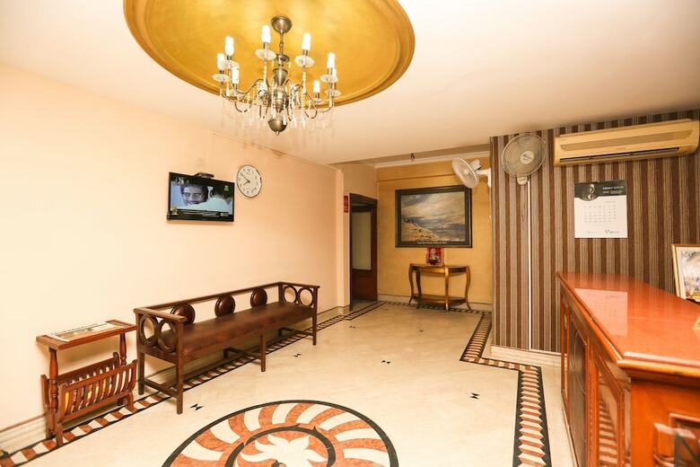 Hotel Oyo 8465 Near Sahara Mall