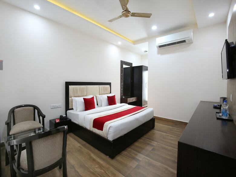 Oyo 10027 Hotel Red Petal