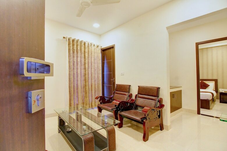 Hotel Oyo 7850 Royal Elite
