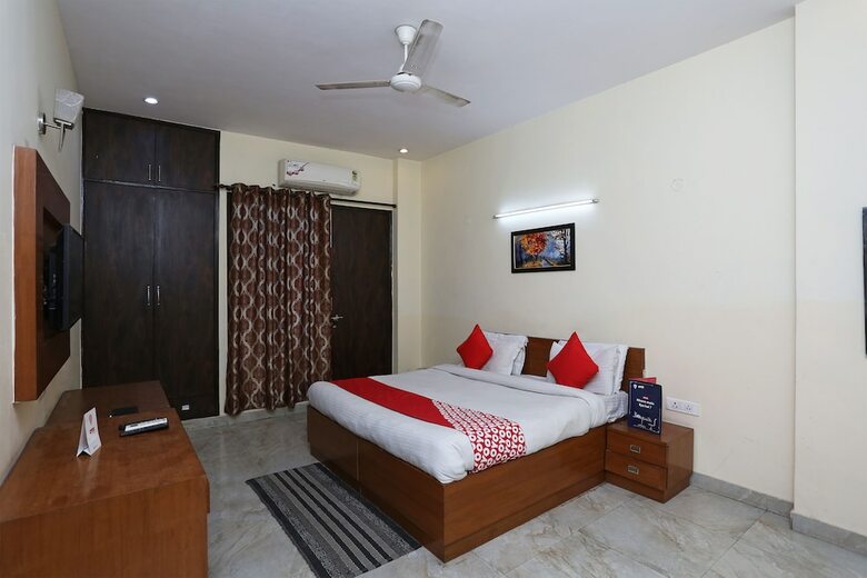 Hotel Oyo 350 Near Medanta